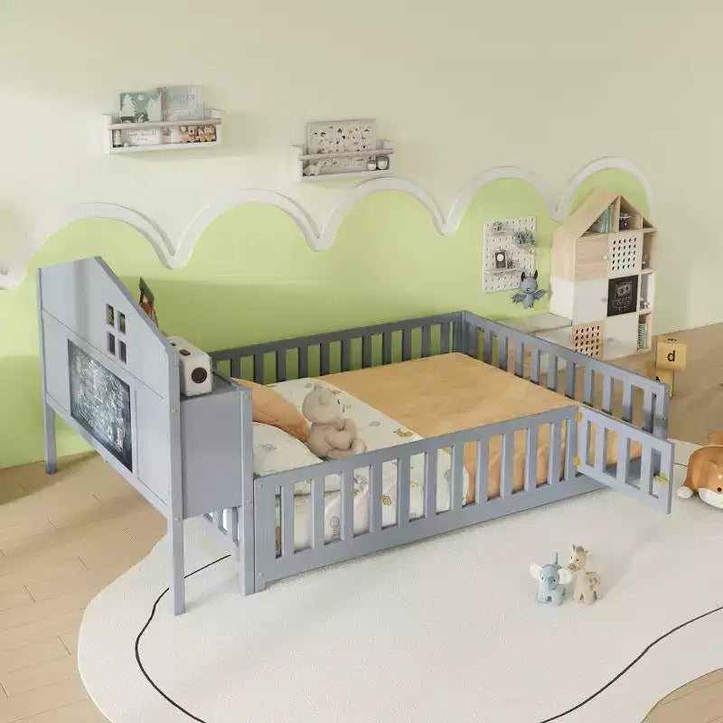Lit Montessori complet au sol avec bibliothèque et tableau noir, plateforme de lit en bois massif avec barrières de sécurité et tête de lit de rangement pour enfants et adolescents